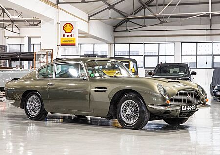 Aston Martin DB6