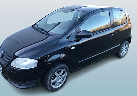 VW Fox Volkswagen *TÜV/REIFEN NEU*GARANTIE*KLIMA*Servo*ABS*CD*