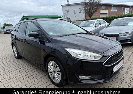 Ford Focus Turnier Business/ Navi/ Zahnriemen neu