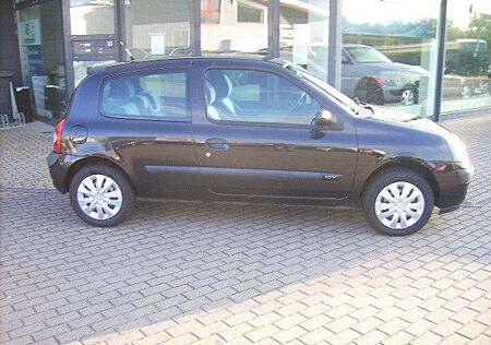 Renault Clio 1.2 16V Privilege Expression