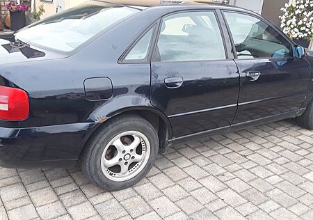 Audi A4 1.6 -