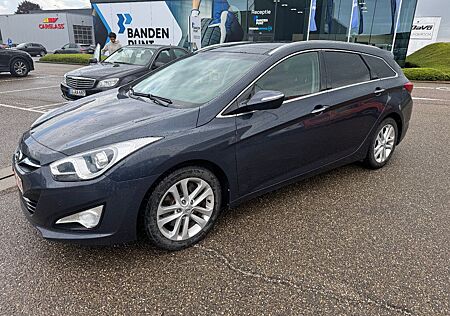 Hyundai i40 cw Leder Klima Navi Kamera panorama Alus E5b
