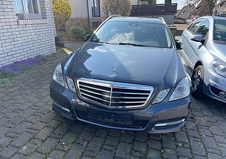 Mercedes-Benz E 200 T BlueEFFICIENCY AVANTGARDE AVANTGARDE