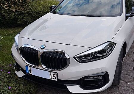 BMW 118i -AHK,Sportsitze,LED Lichtpaket,Som.+Winterr