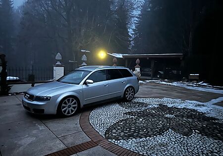 Audi S4 4.2 quattro Avant -