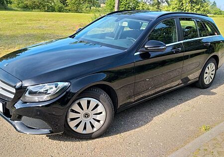 Mercedes-Benz C 180 d T - Schwarz mit Anhängerkupplung