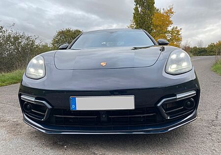 Porsche Panamera Turbo S, Allradlenkung, Sportabgas