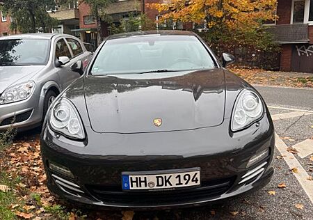 Porsche Panamera 4 -
