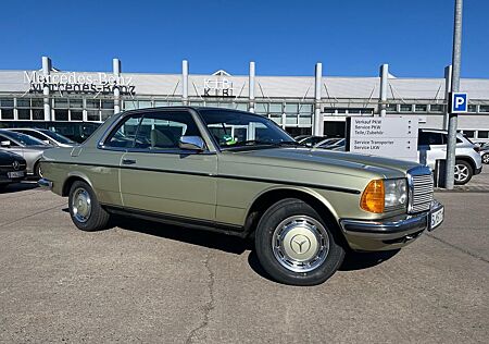 Mercedes-Benz 230