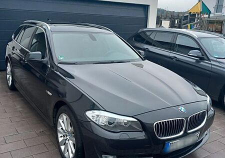 BMW 530d xDrive Touring Automatik/STH/Panorama