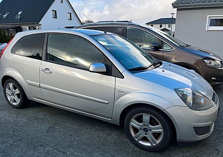 Ford Fiesta 1,3 51 kW Silver Magic Silver Magic