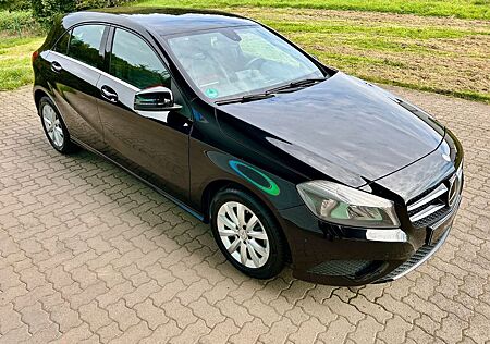 Mercedes-Benz A 180 - schwarz Navi Klima Sportsitze Freisprech