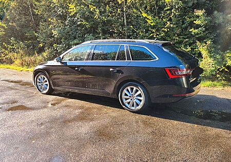 Skoda Superb 2.0 TDI SCR DSG Premium Edition Combi...