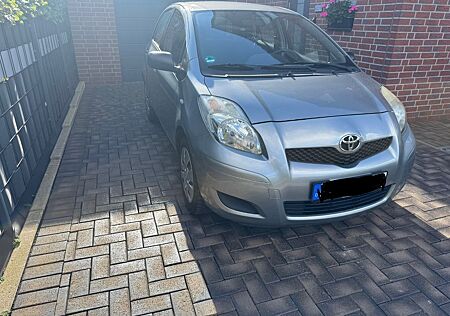 Toyota Yaris 1,0-l-VVT-i Cool Cool