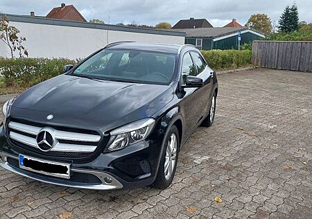 Mercedes-Benz GLA 220 d 4MATIC DCT -