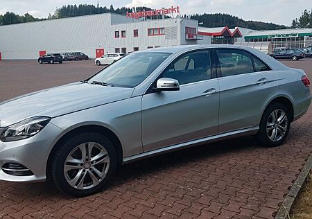 Mercedes-Benz E 300 CGI BiueEfficiency 4MATIC Lim.