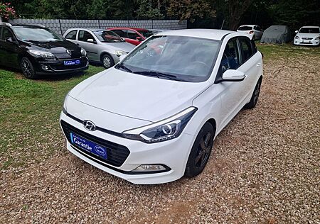 Hyundai i20 Klimatro 65Tkm Navi Kamera Tempom LED ESP