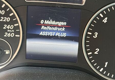 Mercedes-Benz B 180 -