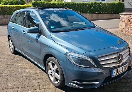 Mercedes-Benz B 180 -