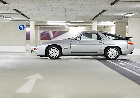 Porsche 928 S 4