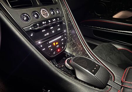 Aston Martin DBS 5.2 V12 -