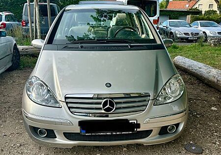 Mercedes-Benz 200 Gepflegter Mercedes A Klasse *TÜV NEU*+*Panorama