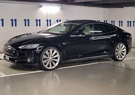 Tesla Model S 85 - Free Supercharge