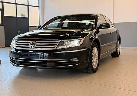 VW Phaeton Volkswagen 4.2 V8 4MOTION Tiptronic 5-Sitzer -