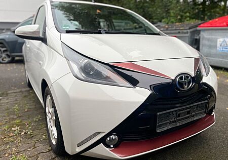 Toyota Aygo (X) -Pose*Keyless*Faltdach*Navi*Kamera*1.Hand