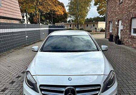 Mercedes-Benz A 200 AMG Line AMG Line