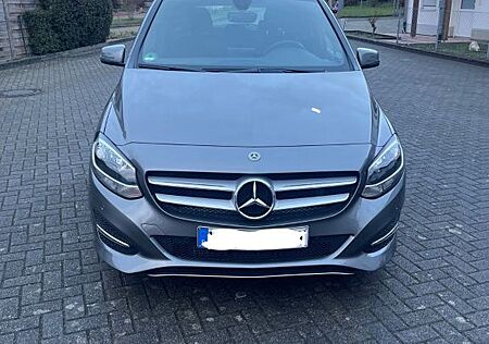 Mercedes-Benz B 180 DCT -