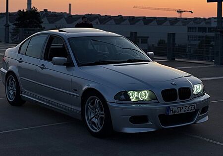 BMW 320i -