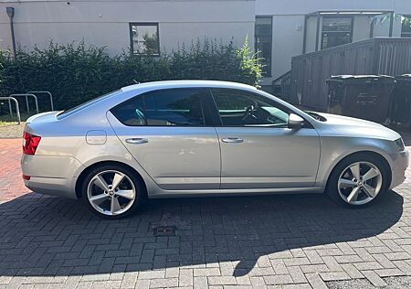Skoda Octavia 1.8 TSI Style / StdHzg, Xenon, Led, Navi