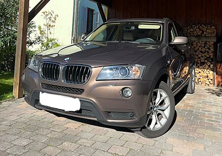 BMW X3 xDrive20d - Vollleder, 8-fach bereift