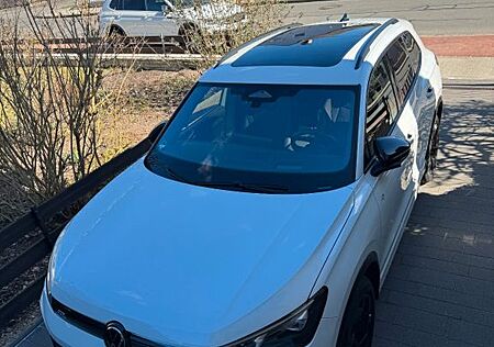VW Tiguan Volkswagen 2.0 TDI SCR 142kW 4MOTION R-Line ...