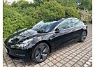 Tesla Model 3 Allradantrieb mit Dualmotor Long Ran...