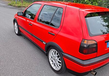 VW Golf Volkswagen Sehr gepflegter in GTI Optik