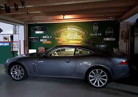 Jaguar XK 4.2L V8 Coupé - TOP Zustand
