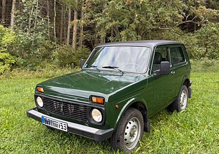 Lada Niva 1.7i Kult Kult 4x4 Restauriert! vieles NEU!