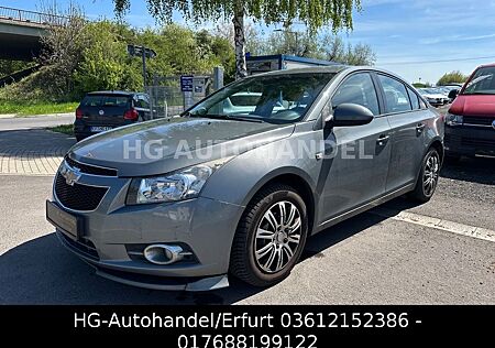 Chevrolet Cruze LS 1.6L KlimaAuto Navi