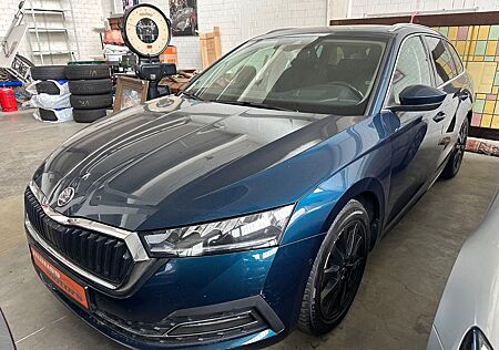 Skoda Octavia FIRST EDITION virt cock LED PANO - 2510
