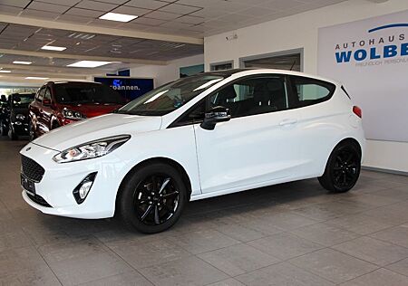 Ford Fiesta Cool & Connect Black&White