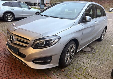 Mercedes-Benz B 200 Edition*Navi*SHZ*AHK*RFK*