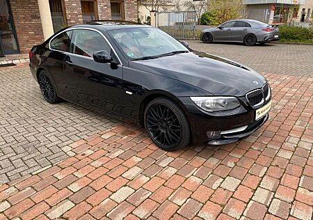 BMW 325I Allrad+Navi+Schiebed.+Leder+Bi-Xenon+19Zoll