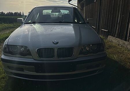 BMW 325xi - pano - Tempomat - xenon