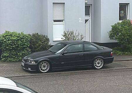 BMW 318iS Coupe