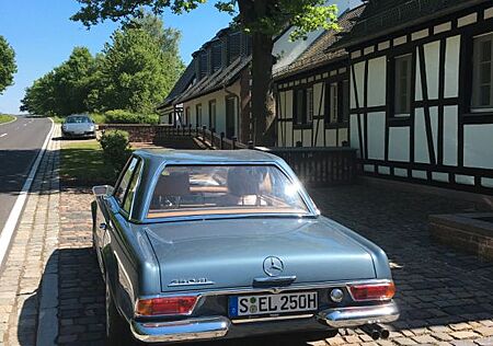Mercedes-Benz SL 250 Pagode