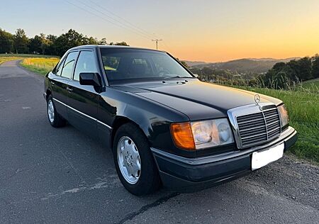 Mercedes-Benz 230 230E Automatik, H-Kennzeichen, Schiebedach, AHK!