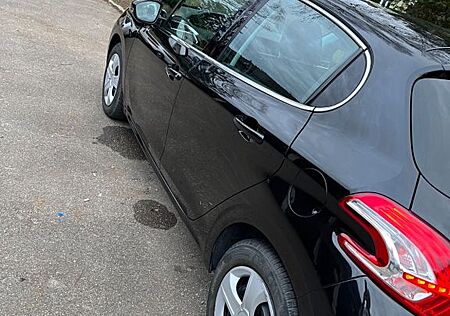 Peugeot 208 1.2 Allure PureTech 110 STOP & START Allure