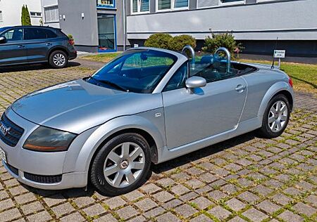Audi TT Roadster 1.8T 110KW - Cabrio